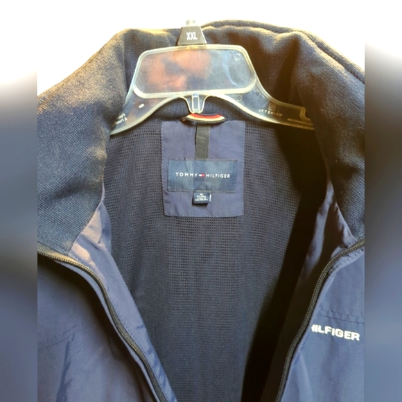 Tommy Hilfiger mens hooded windbreaker NWOT - Picture 2 of 10